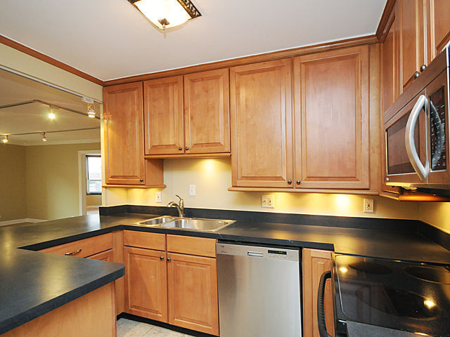 720 West Gordon Terrace, Unit 5AR Chicago, IL 60613 - Photo 2 of 15