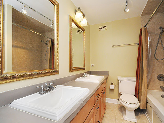 720 West Gordon Terrace, Unit 5AR Chicago, IL 60613 - Photo 11 of 15
