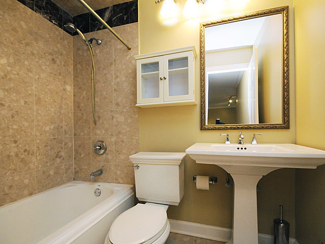 720 West Gordon Terrace, Unit 5AR Chicago, IL 60613 - Photo 8 of 15