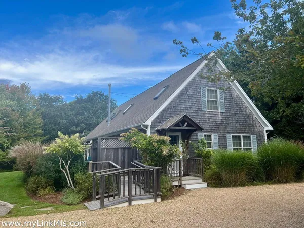 $1,800,000 | 10 Trotters Lane, West Tisbury, MA 02568