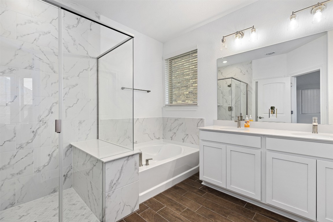 116 Raleigh Drive Georgetown, TX 78633 - Photo 12 of 24 a bathroom with a bathtub and a sink