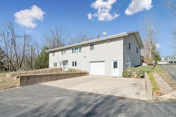 $365,000 | 959 Whispering Lane, Hazel Green, WI 53811