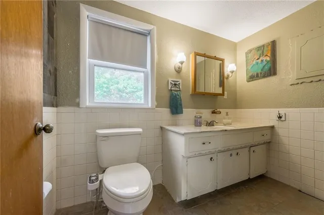 $335,000 | 6607 Northwest Quail Run Drive, Kansas City, MO 64152