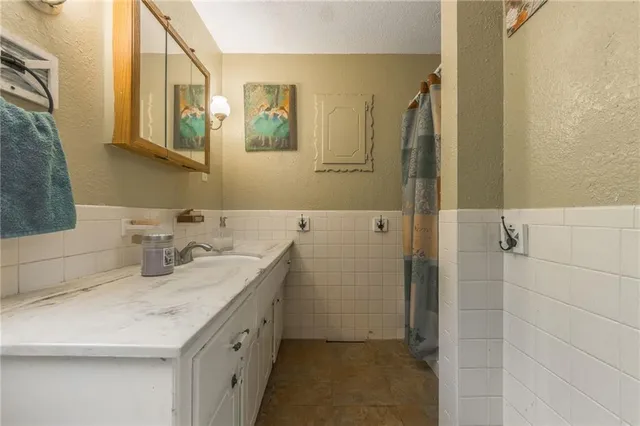 $335,000 | 6607 Northwest Quail Run Drive, Kansas City, MO 64152