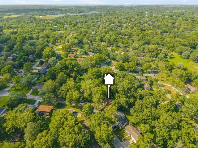 $335,000 | 6607 Northwest Quail Run Drive, Kansas City, MO 64152