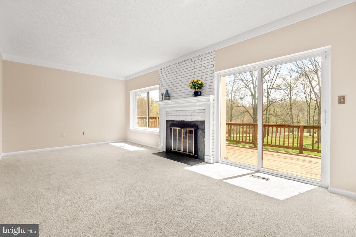5685 Vantage Point Road Columbia, MD 21044 - Photo 8 of 34 Living room with entrance to deck