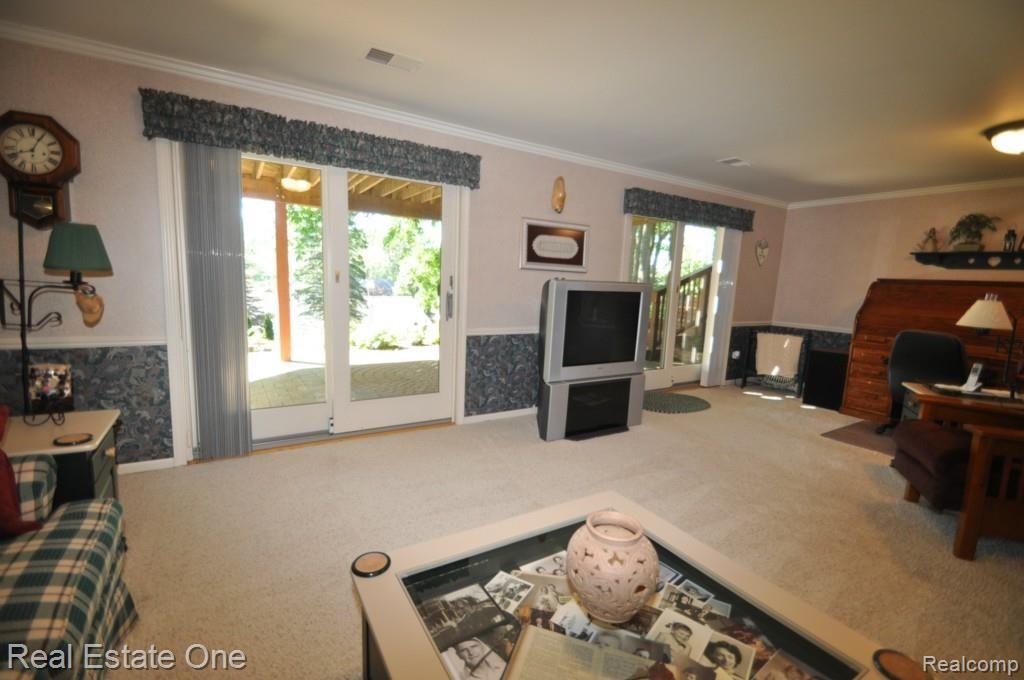 923 Ravine Terrace Drive Rochester, MI 48307 - Photo 19 of 30 18.jpg