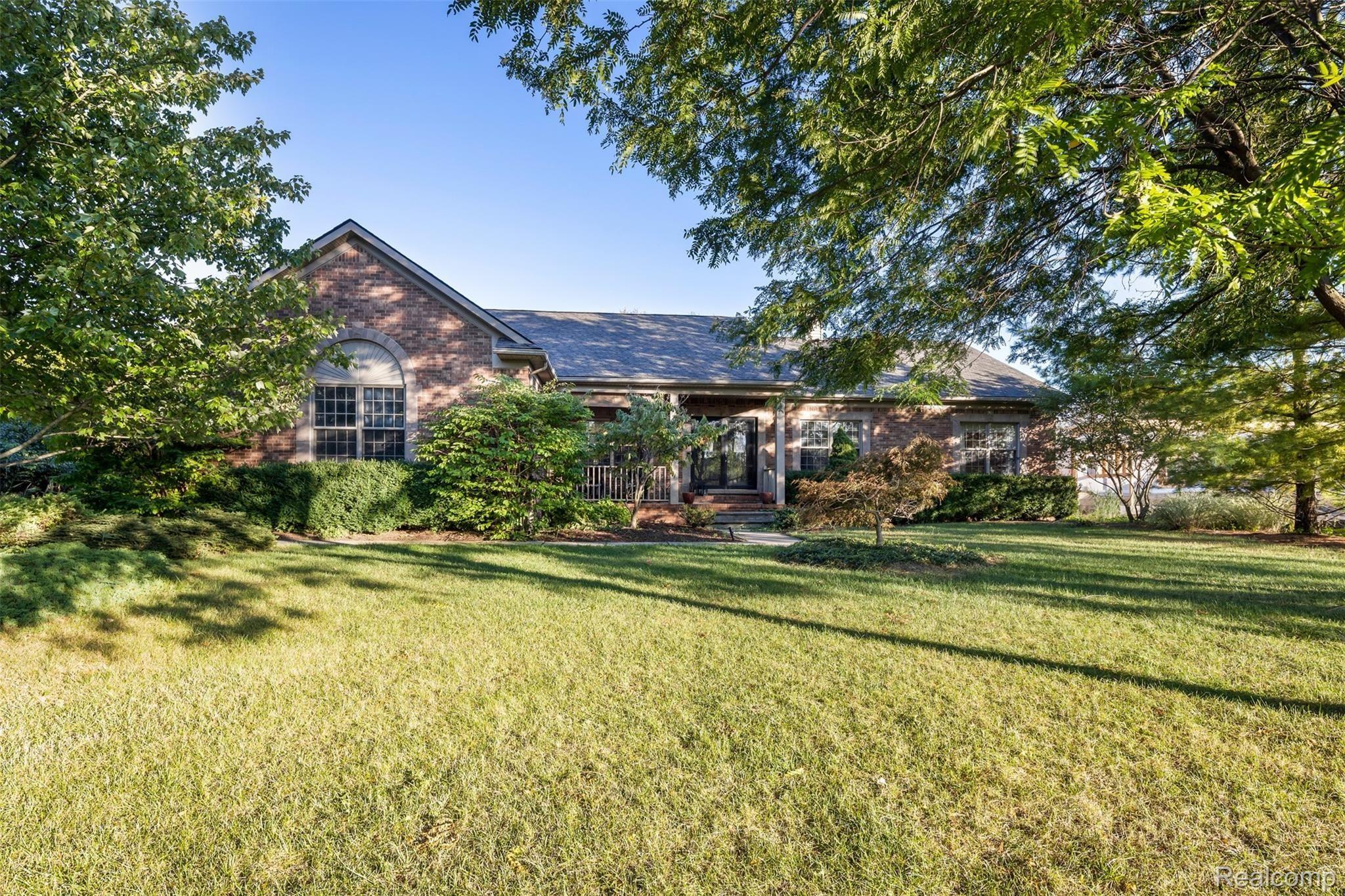 17651 Meridian Road Grosse Ile, MI 48138 - Photo 1 of 52 XA9A0009 Output.jpg