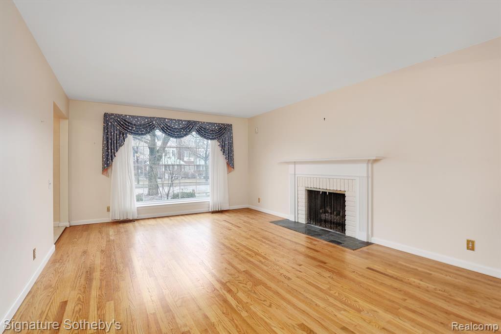 915 Cook Road Grosse Pointe Woods, MI 48236 - Photo 7 of 38