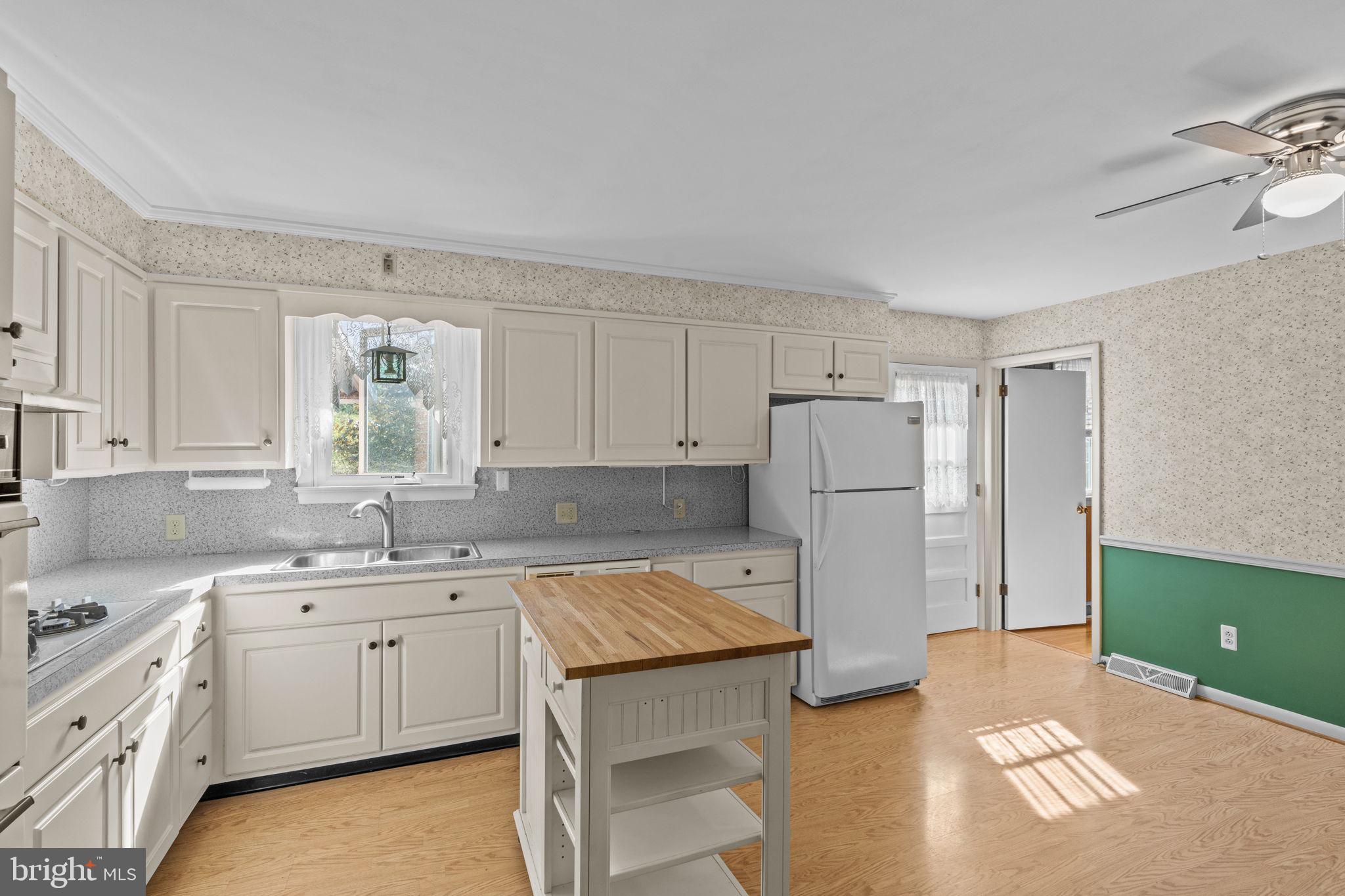 1419 Eden Road Lancaster, PA 17601 - Photo 16 of 32
