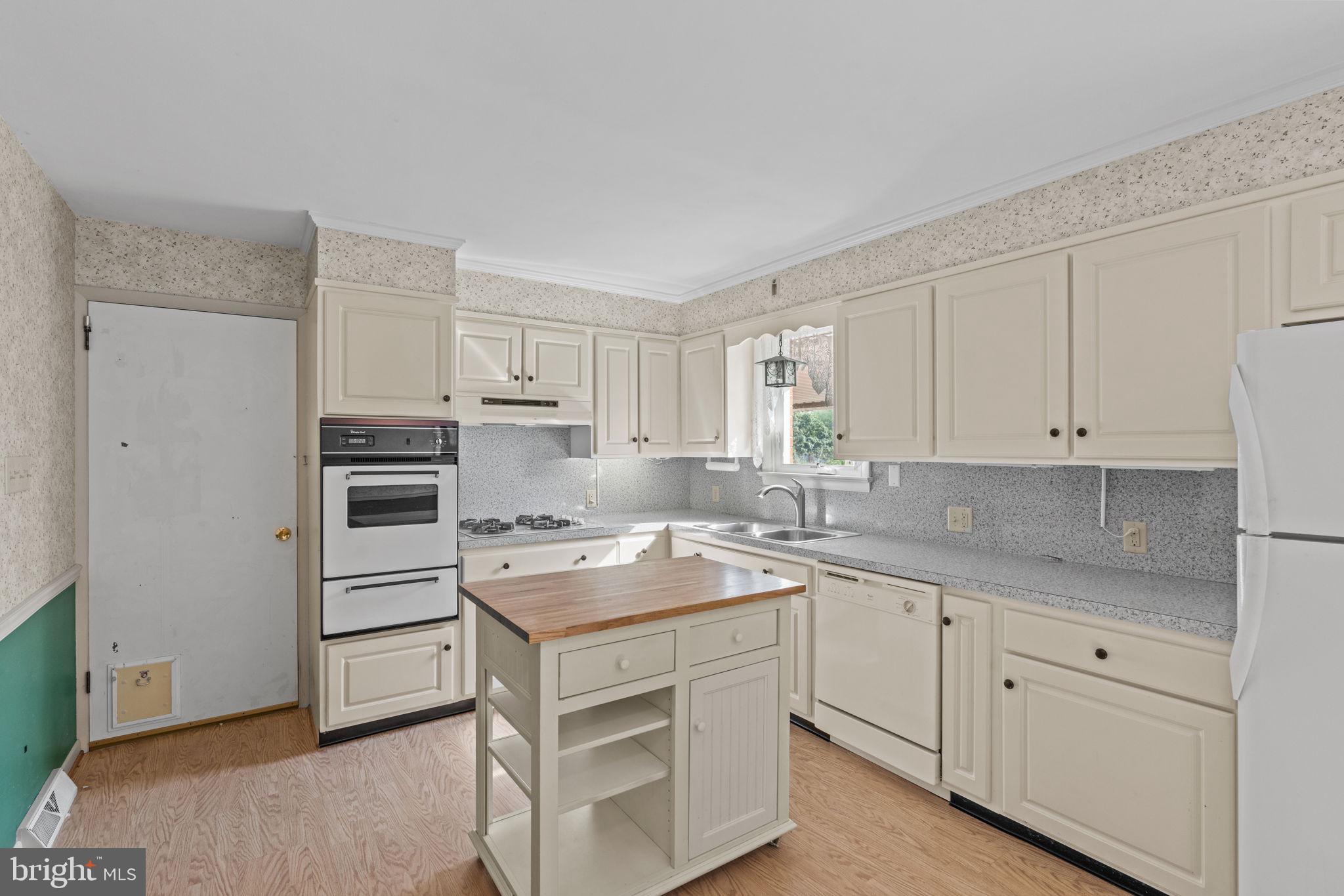 1419 Eden Road Lancaster, PA 17601 - Photo 17 of 32