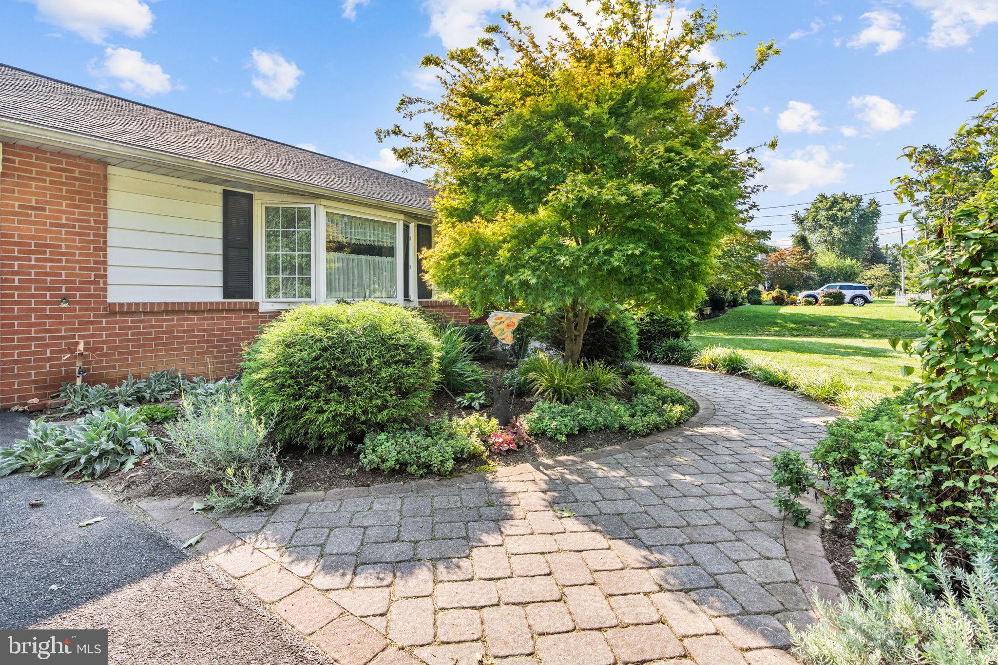 1419 Eden Road Lancaster, PA 17601 - Photo 4 of 32