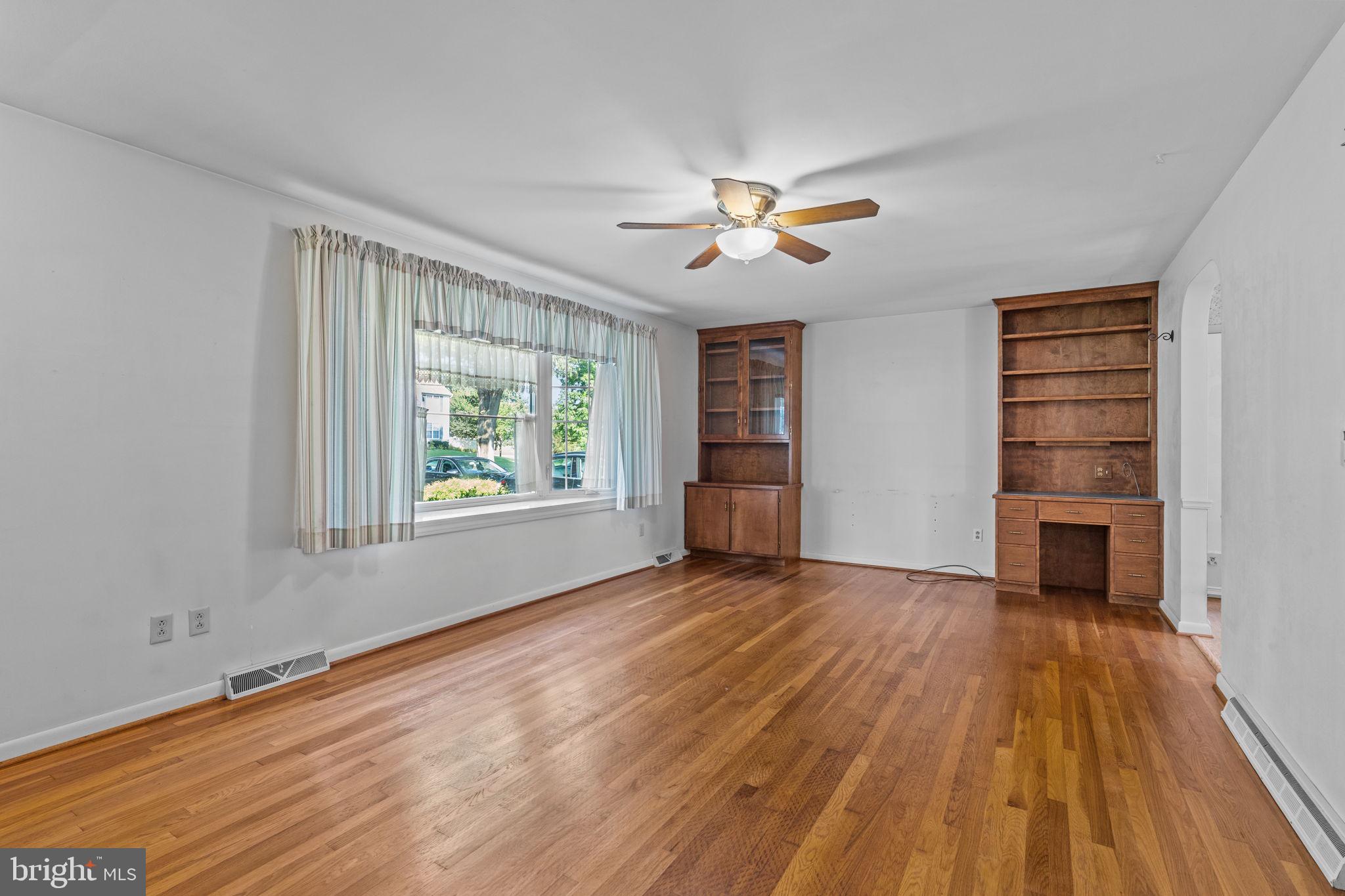 1419 Eden Road Lancaster, PA 17601 - Photo 7 of 32