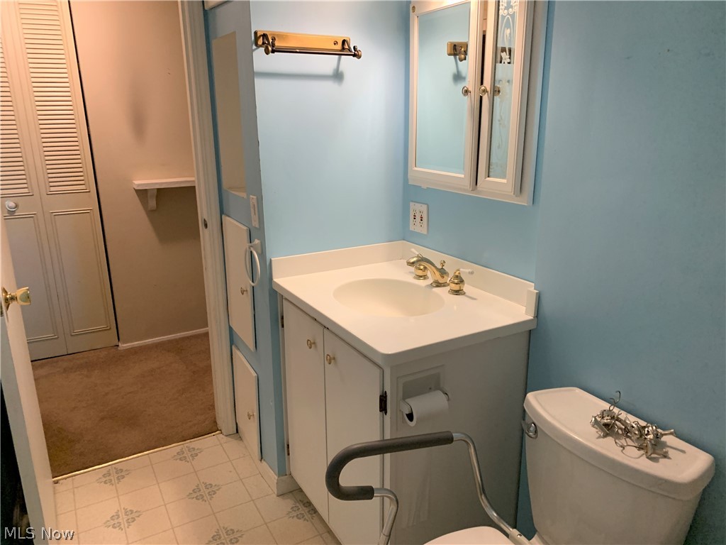 1571 Sunnyacres Road Akron, OH 44321 - Photo 22 of 35 Full Hall bath - 1571 Sunnyacres Rd, Copley, OH 44321