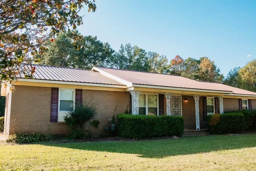 457 Maple Circle Hickory Flat, MS 38633 - Photo 24 of 24 a front view of a house with a garden