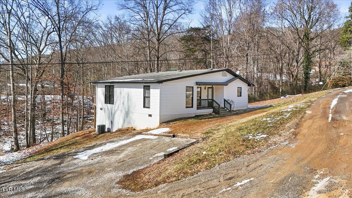 144 Zeb Grindstaff Road Elizabethton, TN 37643 - Photo 37 of 47 34-DJI_20260207131007_0197_D