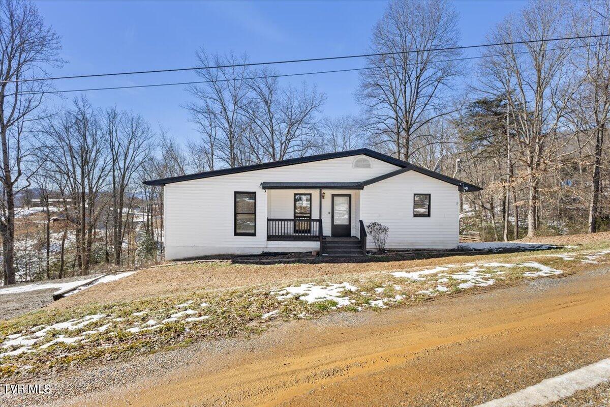 144 Zeb Grindstaff Road Elizabethton, TN 37643 - Photo 4 of 47 02-128A4081