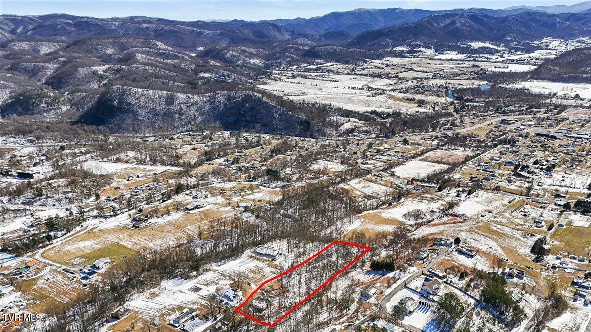 144 Zeb Grindstaff Road Elizabethton, TN 37643 - Photo 43 of 47 40-DJI_20260207131544_0215_D