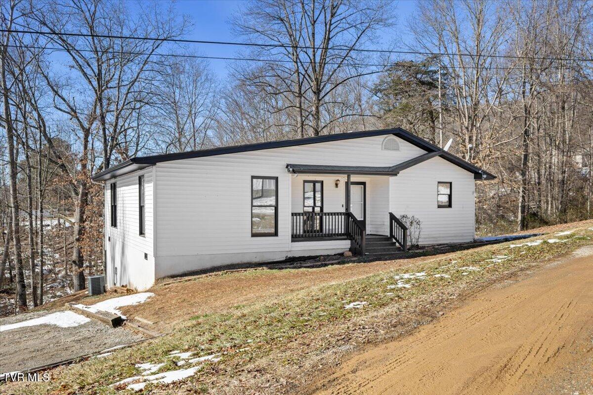 144 Zeb Grindstaff Road Elizabethton, TN 37643 - Photo 5 of 47 03-128A4078