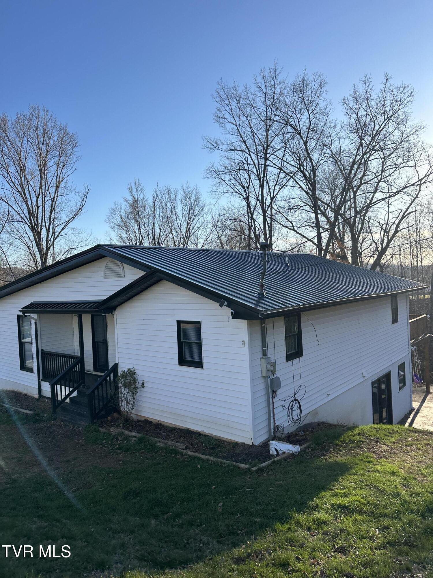 144 Zeb Grindstaff Road Elizabethton, TN 37643 - Photo 6 of 48 IMG_9516