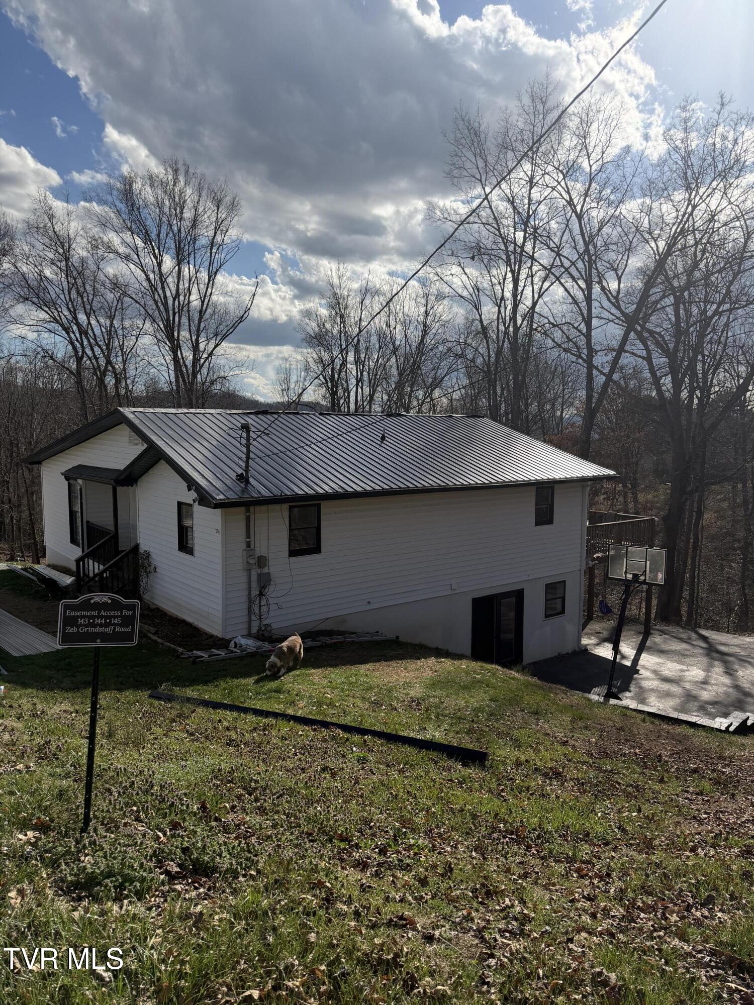 144 Zeb Grindstaff Road Elizabethton, TN 37643 - Photo 7 of 48 IMG_4256