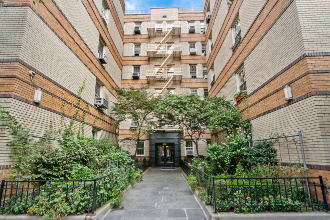 Abingdon Court 75 Bank St, Manhattan, NY 10014 - Photo 1 of 5