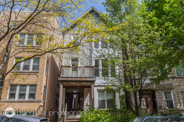$3,195 | 828 West Buckingham Place, Unit 2, Chicago, IL 60657