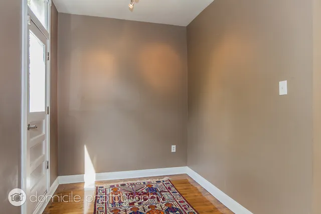 $3,195 | 828 West Buckingham Place, Unit 2, Chicago, IL 60657