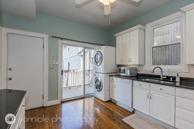 $3,195 | 828 West Buckingham Place, Unit 2, Chicago, IL 60657