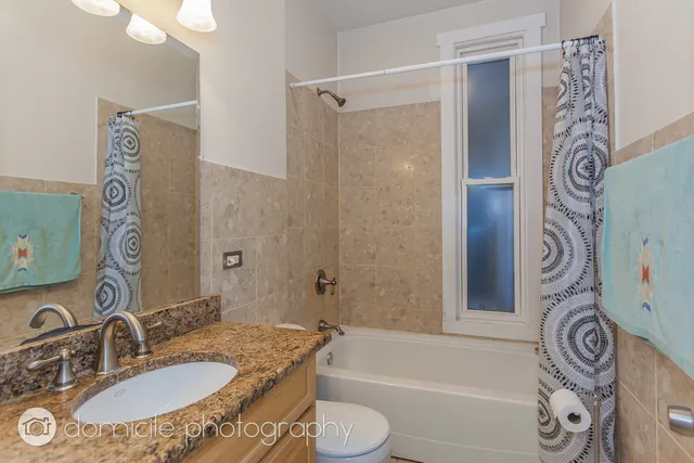 $3,195 | 828 West Buckingham Place, Unit 2, Chicago, IL 60657