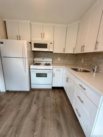 $2,500 | 245 Scudder Avenue, Northport, NY 11768