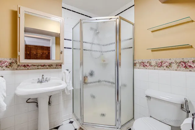 $3,200 | 630 Whitney Avenue, Winthrop Harbor, IL 60096