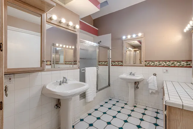 $3,200 | 630 Whitney Avenue, Winthrop Harbor, IL 60096