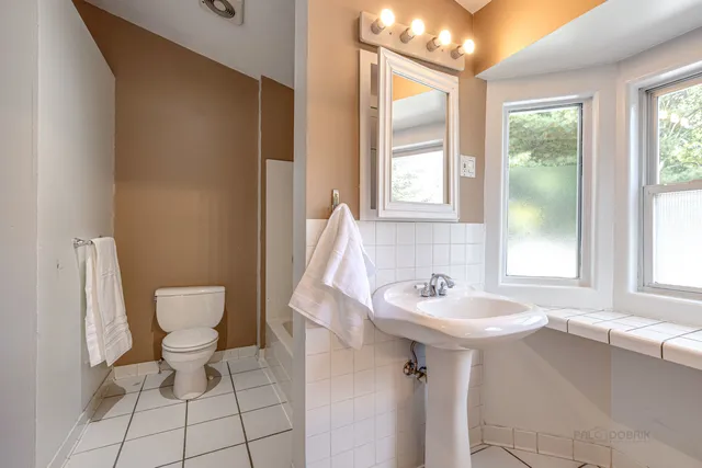 $3,200 | 630 Whitney Avenue, Winthrop Harbor, IL 60096