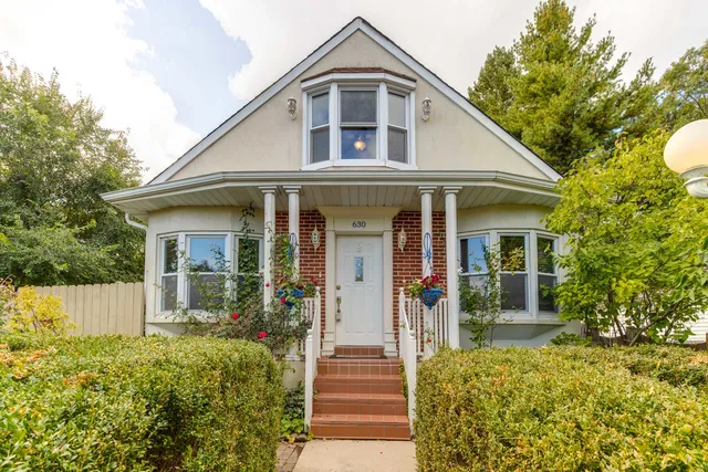 $3,200 | 630 Whitney Avenue, Winthrop Harbor, IL 60096