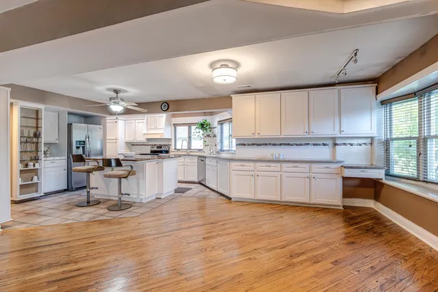 $3,200 | 630 Whitney Avenue, Winthrop Harbor, IL 60096