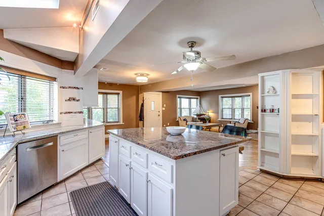 $3,200 | 630 Whitney Avenue, Winthrop Harbor, IL 60096