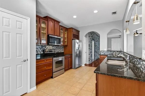 $2,950 | 12618 Weston Drive, Tampa, FL 33626