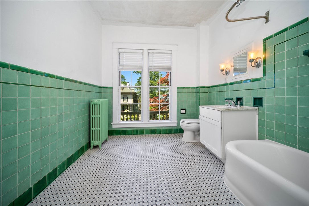 33 Kay Street Newport, RI 02840 - Photo 21 of 32