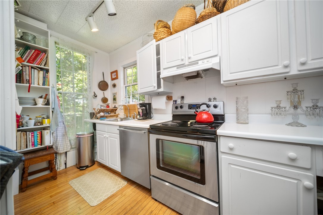 33 Kay Street Newport, RI 02840 - Photo 9 of 32