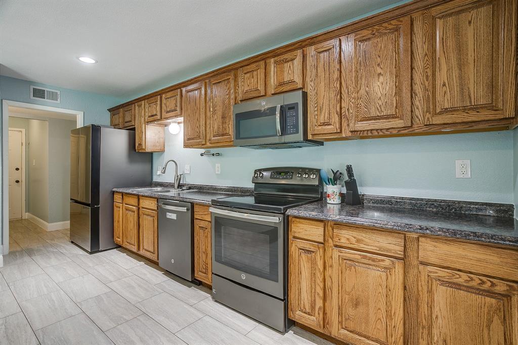 800 Poe Street Azle, TX 76020 - Photo 7 of 31