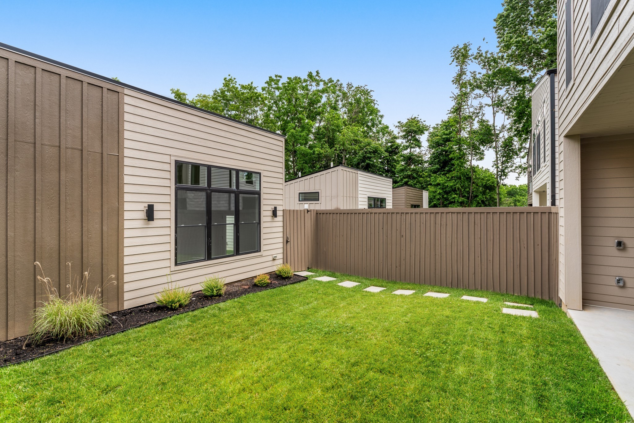 2305 Eastland Avenue, Unit K Nashville, TN 37206 - Photo 36 of 44 a view of backyard with small cabin and wooden fence