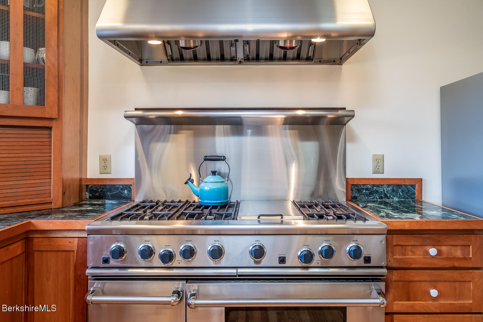 54 Sloan Road Williamstown, MA 01267 - Photo 6 of 38 DCS 6 burner gas range