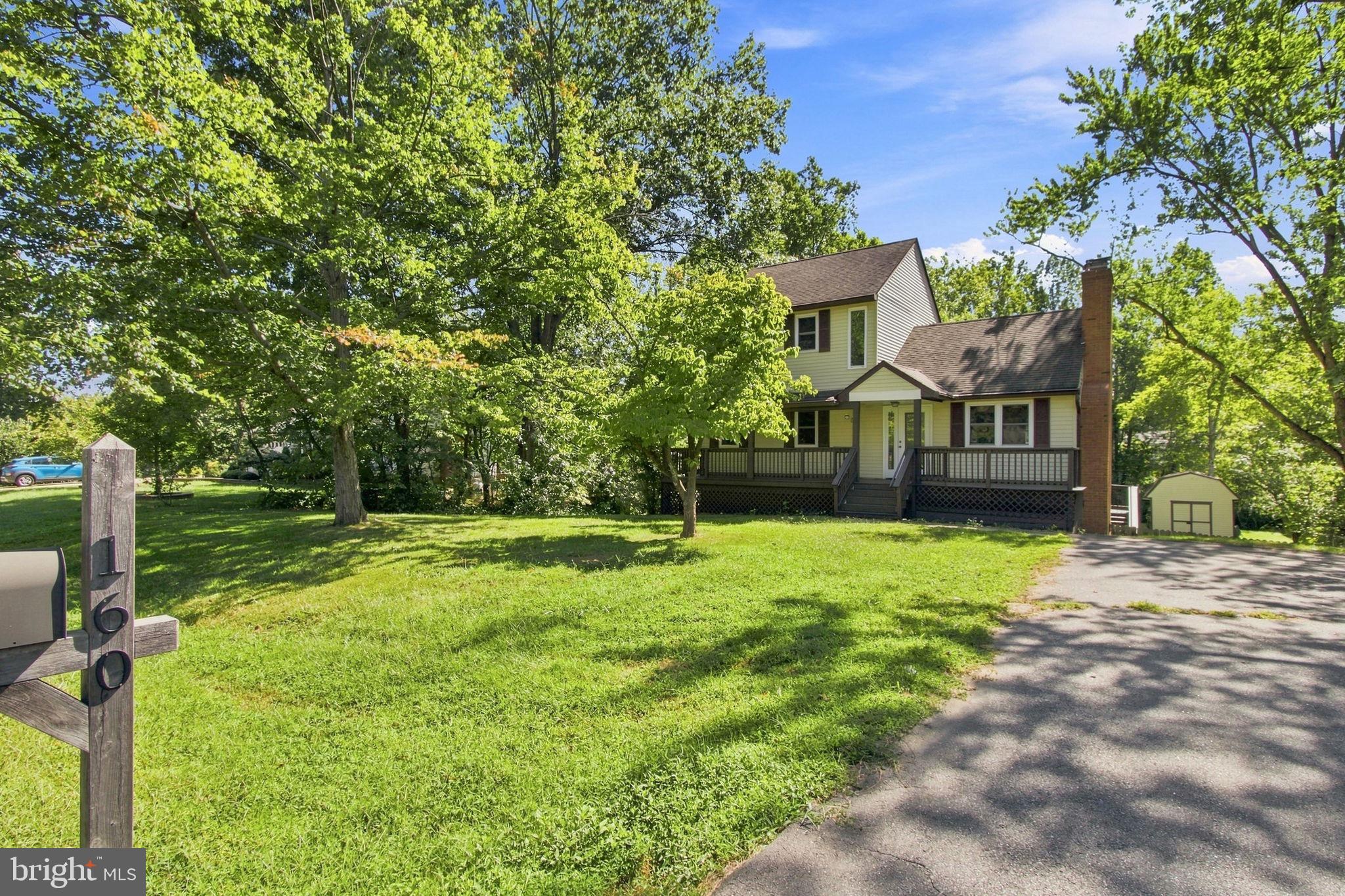 160 Choptank Road Stafford, VA 22556 - Photo 3 of 54 Large front yard and flat driveway