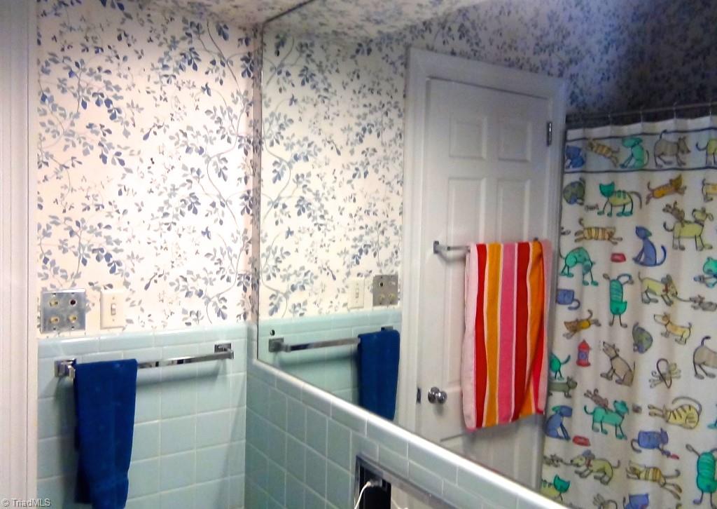 1600 Davidson Road High Point, NC 27262 - Photo 15 of 25 Jack & Jill Bathroom