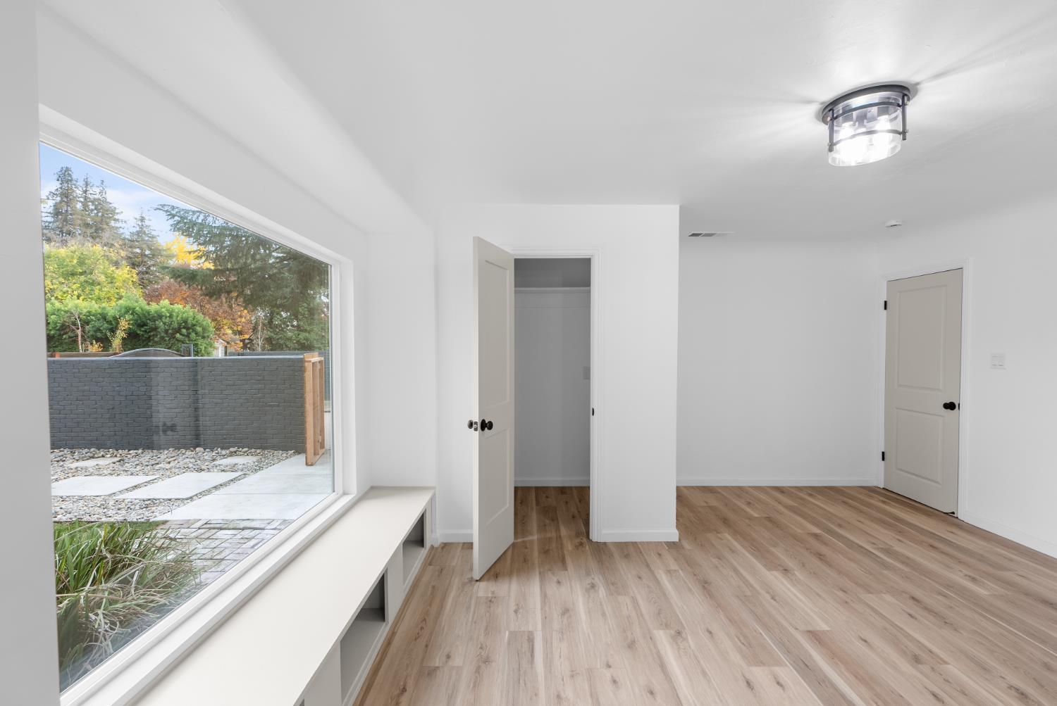 1125 Wellesley Avenue Modesto, CA 95350 - Photo 26 of 43 a view of hallway with wooden floor