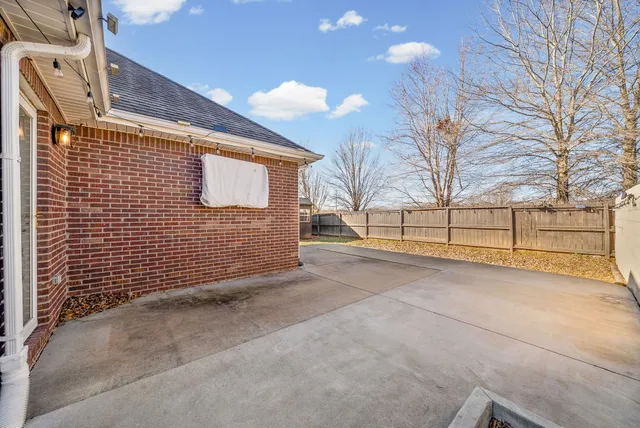 $2,300 | 1002 Hendricks Court, Clarksville, TN 37040
