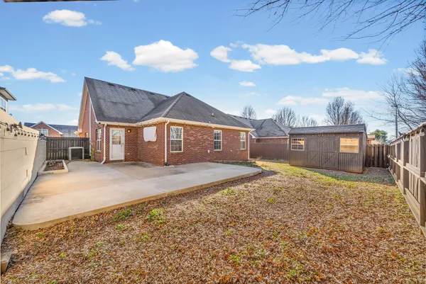$2,100 | 1002 Hendricks Court, Clarksville, TN 37040