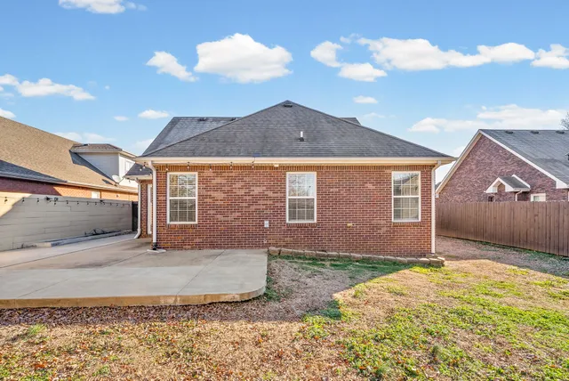 $2,300 | 1002 Hendricks Court, Clarksville, TN 37040