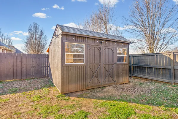 $2,100 | 1002 Hendricks Court, Clarksville, TN 37040